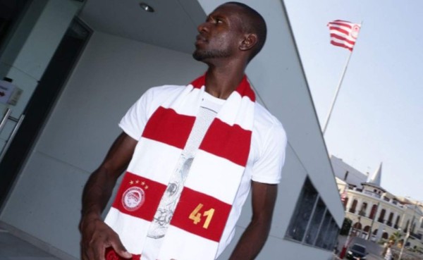 Eric Abidal se incorpora al Olympiacos