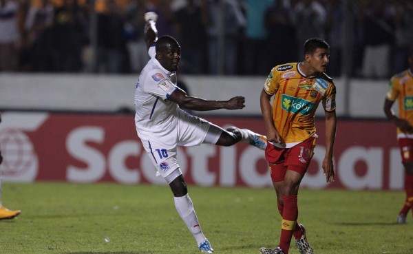 VIDEO: Golazo de Javier Estupiñán ante Herediano