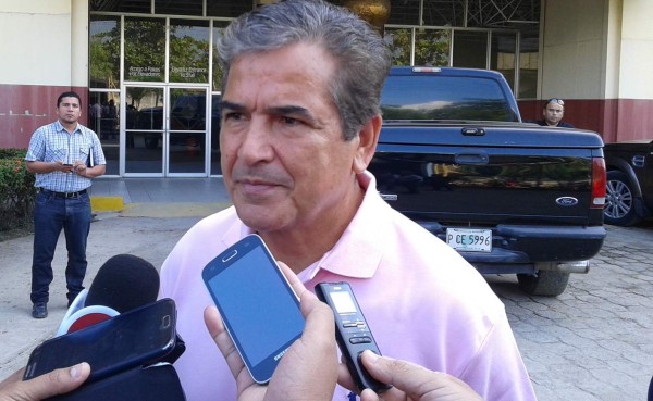 Pinto llega a SPS para inspeccionar el estadio Olímpico