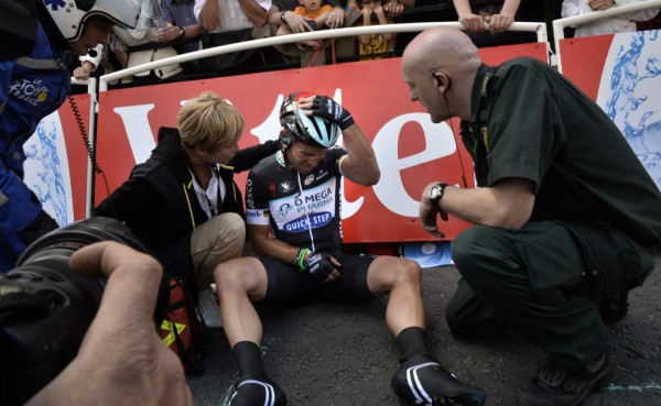 Mark Cavendish sufre dura caída en el Tour de Francia