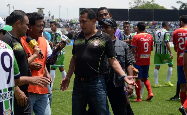 Nahún Espinoza, expulsado y eliminado en el fútbol de Guatemala