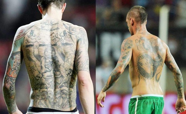 El danés Daniel Agger tiene cubierta toda su espalda de pura tinta, igual Raúl Meireles, jugador de Portugal.