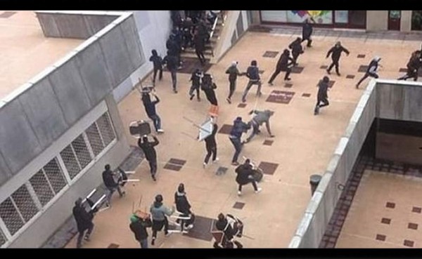 VIDEO: Aficionados de Celta y del Betis se agarran a 'sillazos' antes del partido