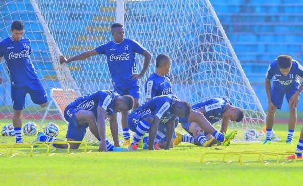 Hernán Medford le saca el 'jugo' a la selección a buena mañana