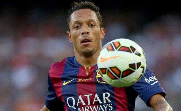 Adriano, baja de último momento para el Barcelona por pubalgia