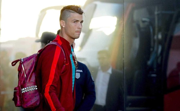 Encabezado por Ronaldo, Portugal arriba a Lisboa