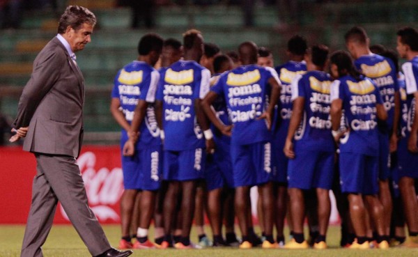 Jorge Luis Pinto ya tiene una columna vertebral con Honduras