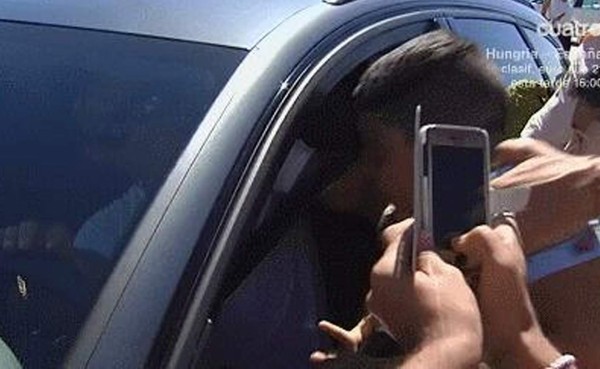 VIDEO: Cristiano Ronaldo empuja niño que le pide un autógrafo