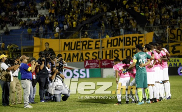 Las imágenes que no viste en televisión del Real España-Olimpia