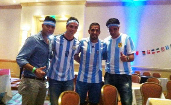 Argentinos del Motagua disfrutan juntos la final del mundial