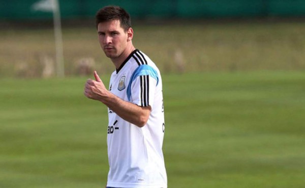 Lionel Messi da el susto en el entrenamiento de la selección de Argentina