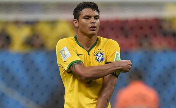 Periodistas la arremeten contra Thiago Silva