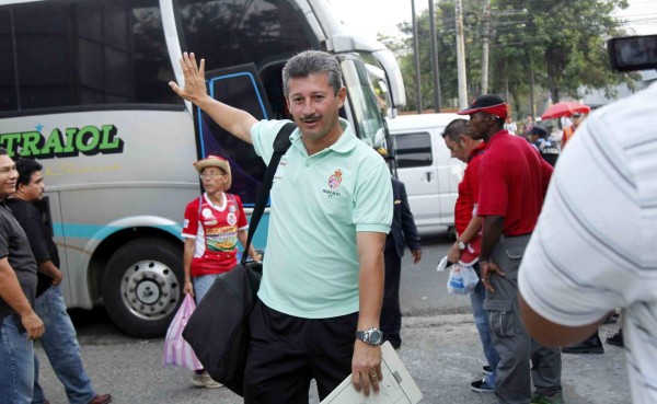 Mauro Reyes: 'Si no es penal es un robo'