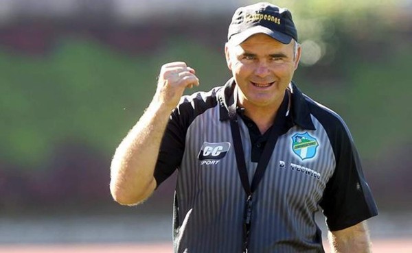Guatemala presenta al argentino Iván Sopegno como nuevo técnico