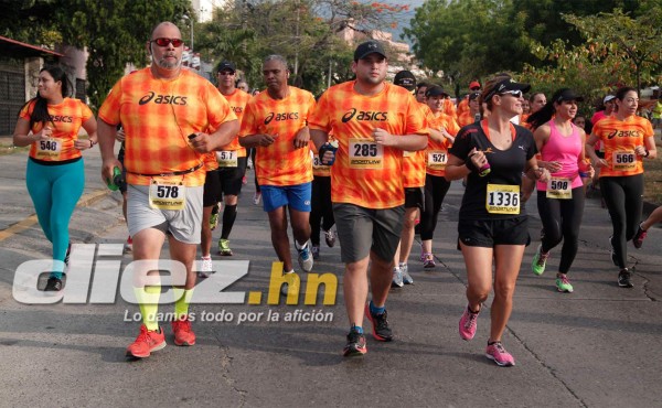 Vibrante ambiente en el Circuito Asics San Pedro Sula .