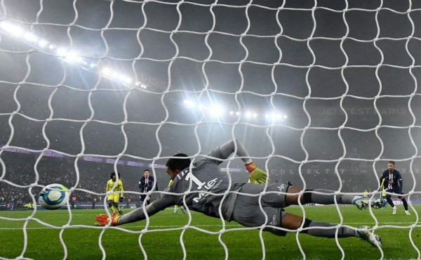 La polémica no se ha terminado: Neymar hace un gol y manda a callar a la afición del PSG