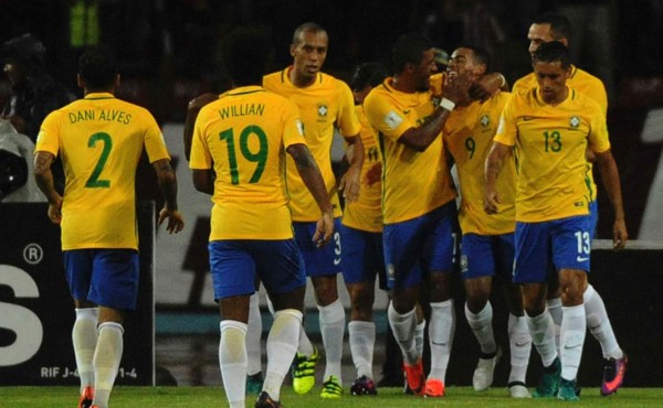 Brasil hunde a Venezuela y le arrebata el liderato a Uruguay
