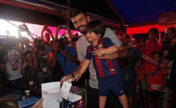 Jugadores y socios participan en elección presidencial del Barcelona