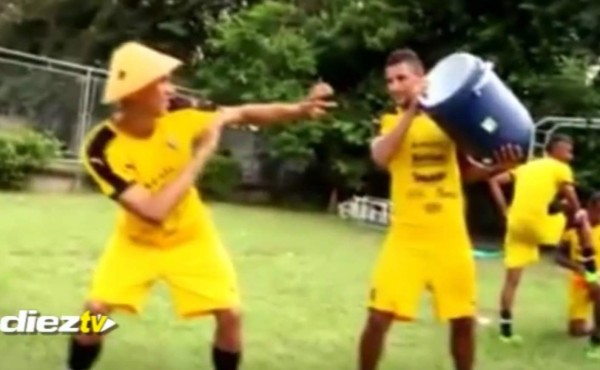 Real España y su 'Mannequin Challenge' durante un entrenamiento