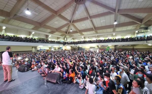 Auditorio completamente lleno.