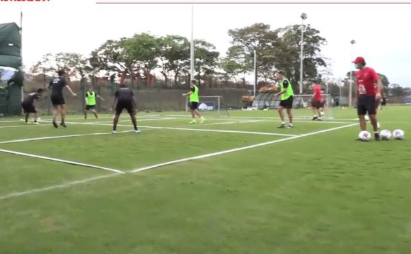 Con mascarilla y guardando distancia; así volvieron a las prácticas los clubes en Costa Rica