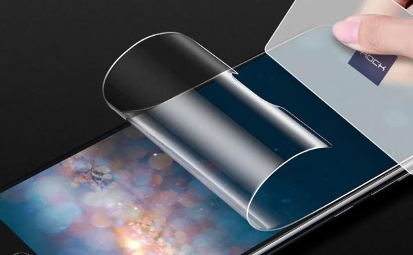 Una delgada lámina de hidrogel puede proteger las pantallas digitales de golpes, rayones, polvo, bacterias e incluso, en menor medida, líquidos.