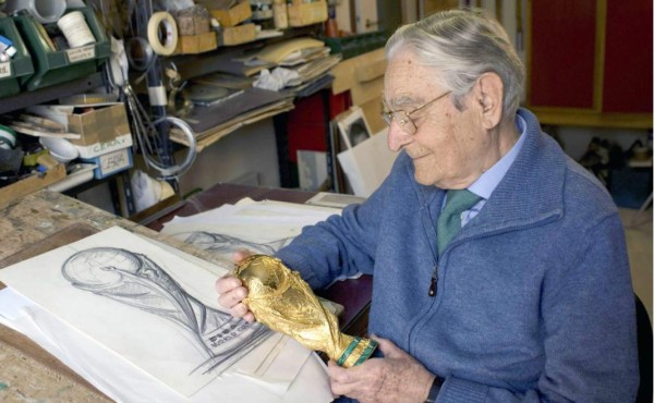 ¡Lamentable! Muere el hombre que diseñó la Copa del Mundo