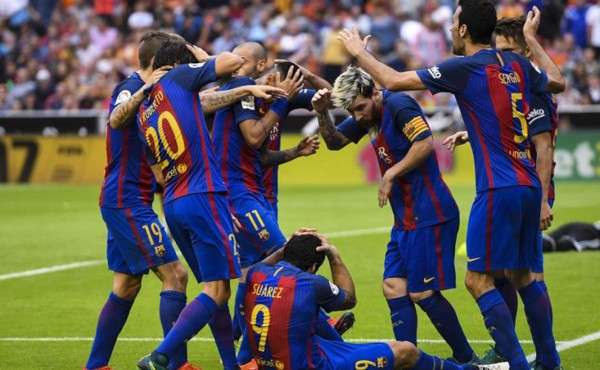 Multa y aviso de cierre al Valencia por el botellazo a Neymar