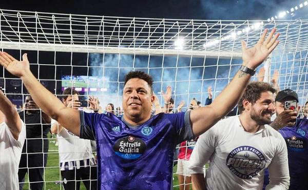 Ronaldo Nazario es el presidente del Real Valladolid y quiere a Alberth Elis para reforzar el ataque de su equipo.