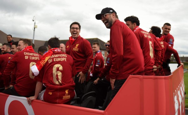 Salah dormido, nuevo look de Firmino y la fiesta del Liverpool por su sexta Champions