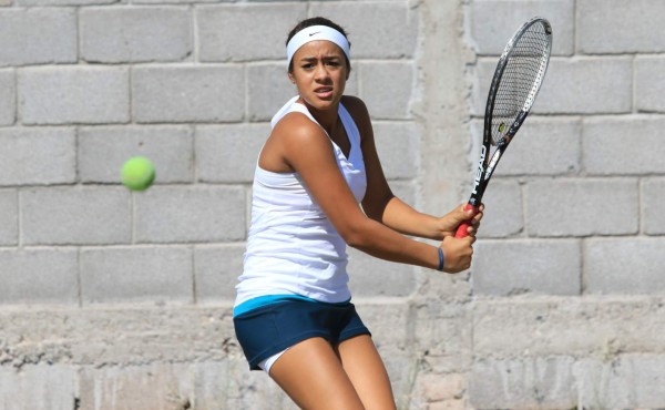 Daniela Obando, la tenista hondureña que admira a Roger Federer y María Sharapova