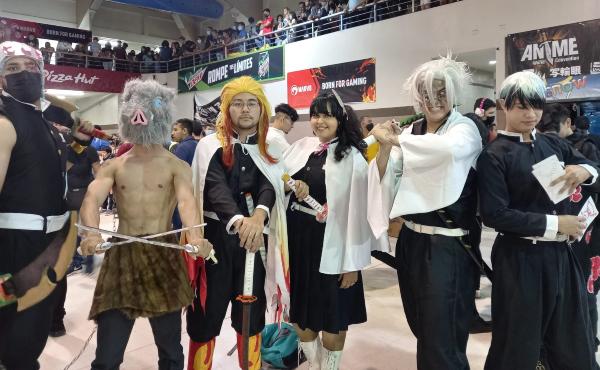 El elenco de Kimetsu no Yaiba también dijo presente a través de estos talentosos cosplayers.