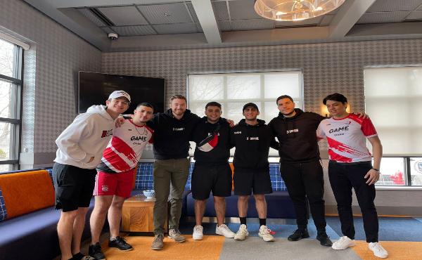 De izquierda a derecha: Ethan Carter, Nicolás Mónaco, el videógrafo que los acompañó, Aarón Silva, Bishara Massad, Anwar Rassoul y Esteban Pérez.