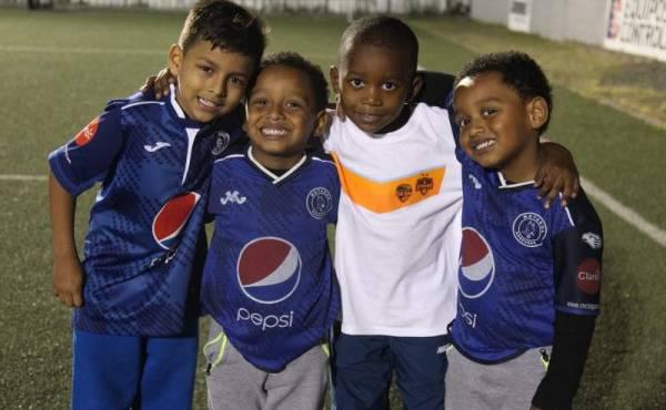 ¿Son Olimpia o Motagua? Hijos de Boniek García sorprenden luciendo las camisas de los merengues
