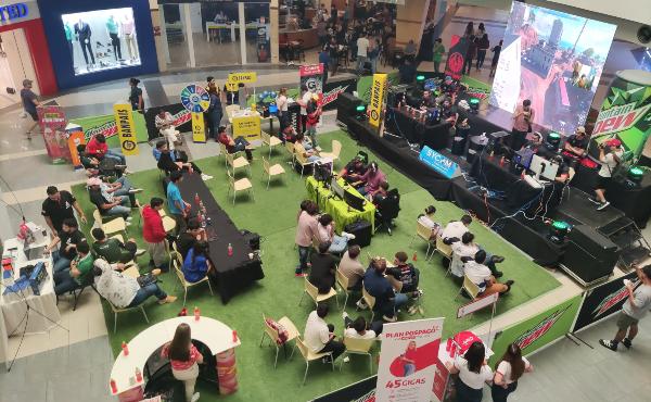 El escenario de juego estuvo siempre con los jugadores y el público al borde de sus asientos durante las partidas.