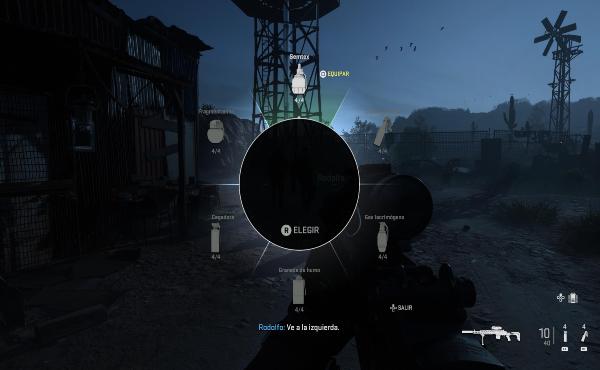 Ahora contamos con una mochila (solo en la campaña, en multijugador no, evidentemente) en la que llevamos varios tipos de equipamiento táctico y letal, y podremos equipar el que nos convenga en cada situación.