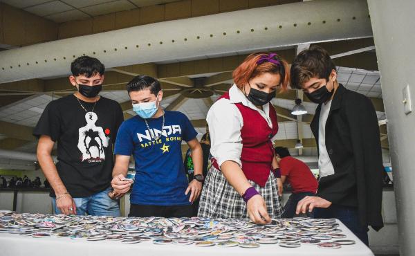 Los botones todavía son un producto que nunca falta en cada convención.