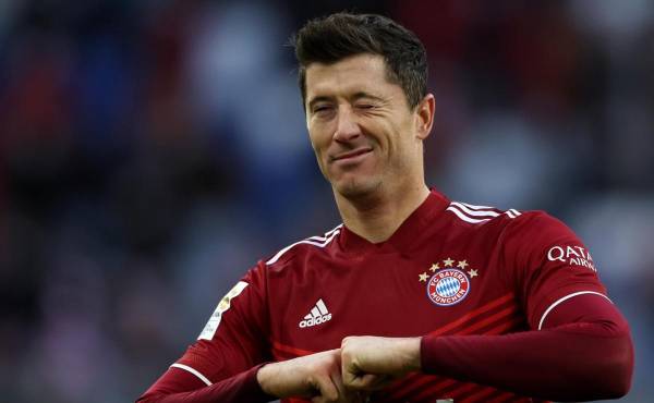 Lewandowski está a la espera de definir su futuro en el mercado de verano en Europa.