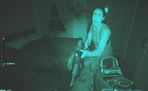 En su desesperación, una mujer toma el arma de un enemigo caído y te ves obligado a eliminarla.