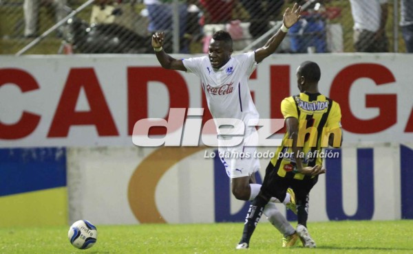 La mejores imágenes del clásico España Olimpia