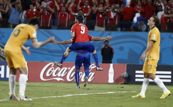 Chile se estrena en el Mundial venciendo a Australia