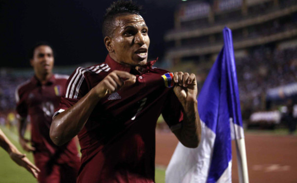 Honduras cumple en casa y derrota a Venezuela