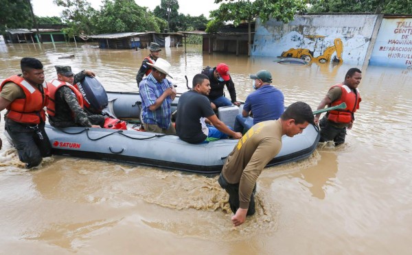 El Valle de Sula en Honduras, bajo el agua por Iota: Las apocalípticas fotografías aéreas