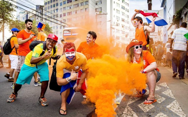 La imágenes del Ambiente de carnaval en Arena Fonte Nova previo al duelo Costa Rica-Holanda