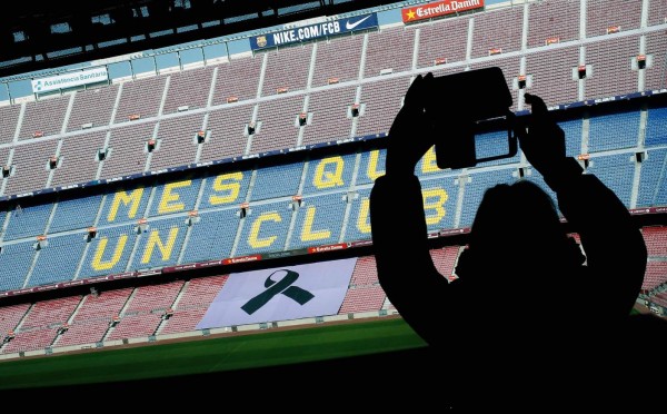 Así se despide la afición del Barcelona de Johan Cruyff en el Camp Nou