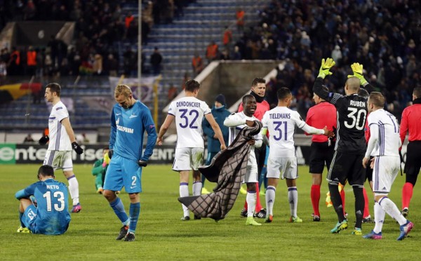 El emotivo festejo de Najar tras la clasificación a octavos en la Europa League