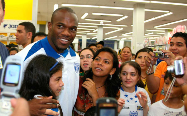 Fotos de aficionados con David Suazo.