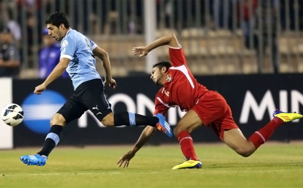 Uruguay golea a Jordania 5-0.