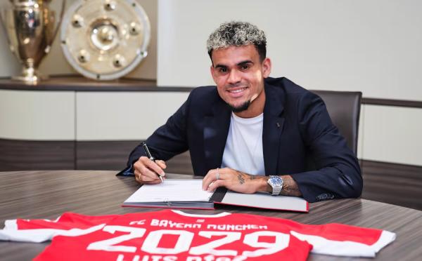 Luis Díaz conoció a las estrellas del Bayern Múnich: lujitos ante Harry Kane, tremendo regalo y bailando cumbia