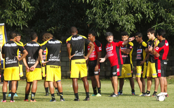 Presentan a Pepe Treviño y realiza su primer entrenamiento con Real España.